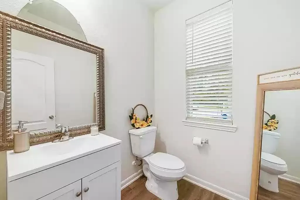 3 bed, 2.5 bath, 2046 sqft, $2,150 — Photo 4