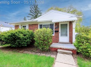 14211 Manhattan St, Oak Park, MI 48237
