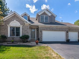 0N574 E Weaver Cir, Geneva, IL 60134