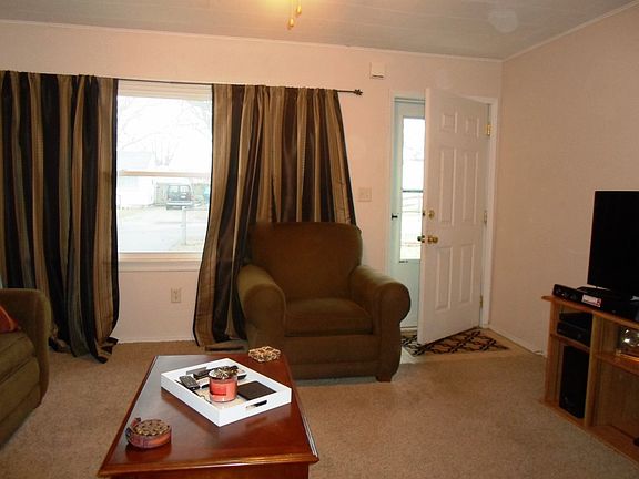 4th image of 2322 Wilding Ave