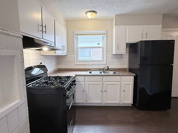 4th image of 14610 Blackstone Ave