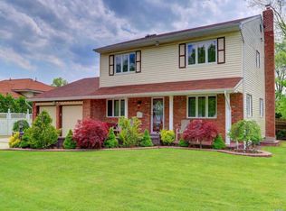 31 Shrub Hollow Rd, Roslyn, NY 11576