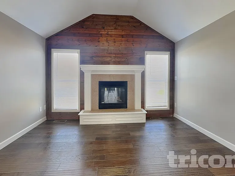 2116 SW Chase Dr — Photo 2