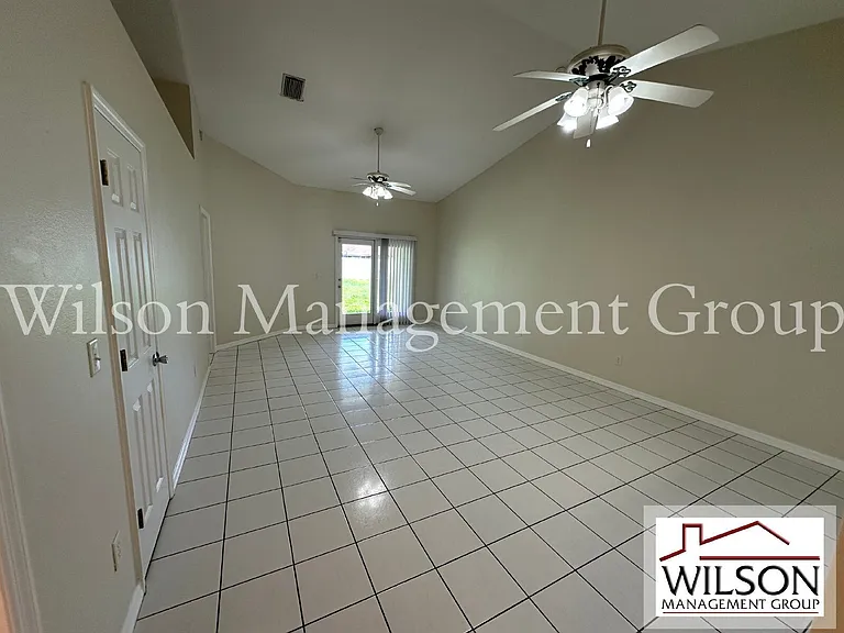4066 Bonnie Dr — Photo 3