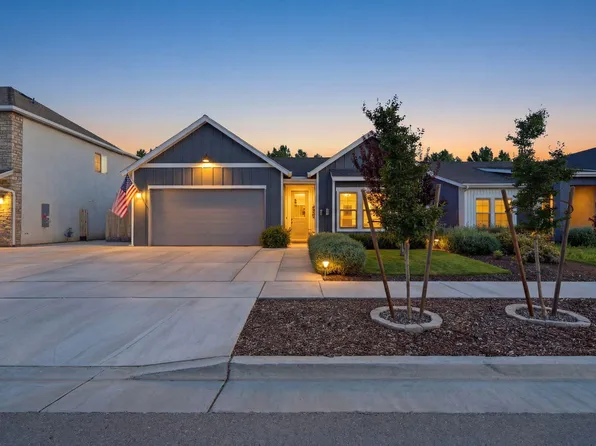 2587 W Heather Lane, Hanford, CA 93230