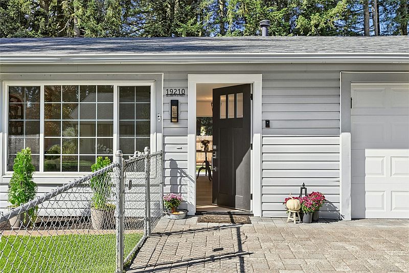 2nd image of 19210 SE 268th St