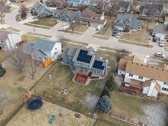 2nd image of 1402 NW Parkridge Pl
