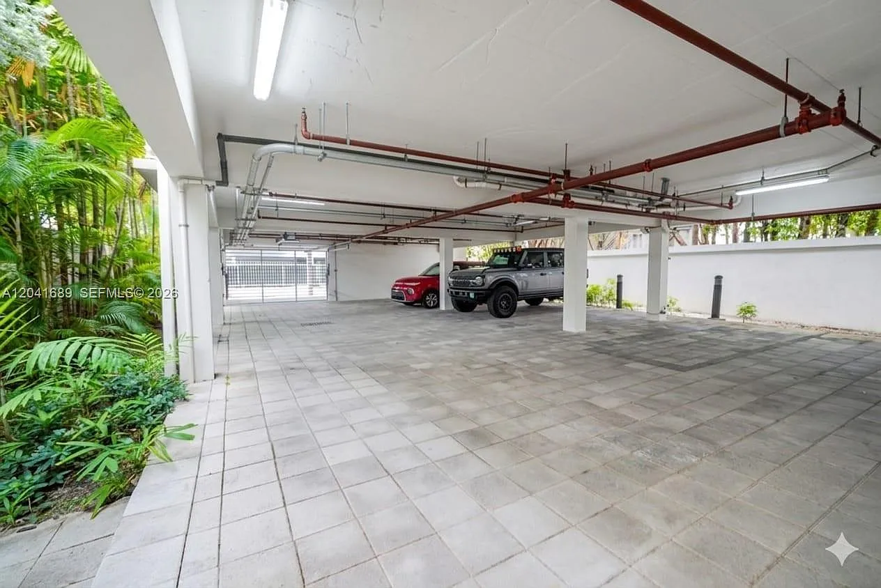 D Gems Condo — Photo 3