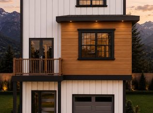 235 SW Sternwheeler Dr, Cascade Locks, OR 97014
