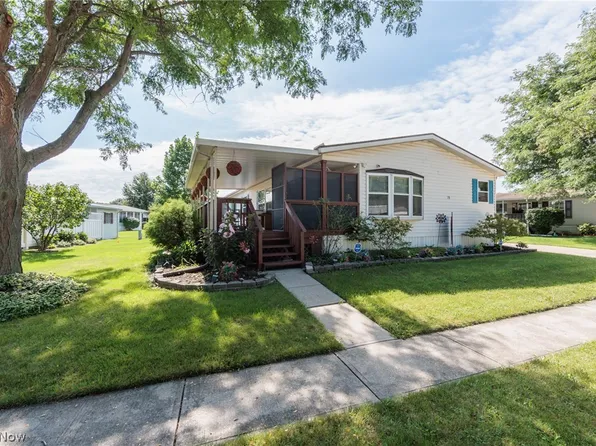 78 Periwinkle Dr, Olmsted Falls, OH 44138