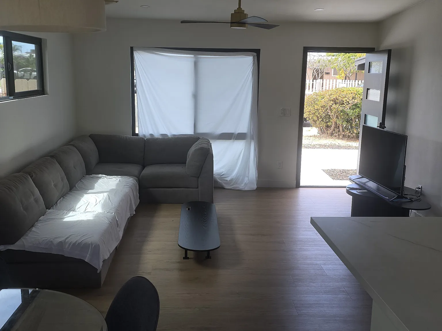 3 bed, 1008 sqft, $5,000 — Photo 4
