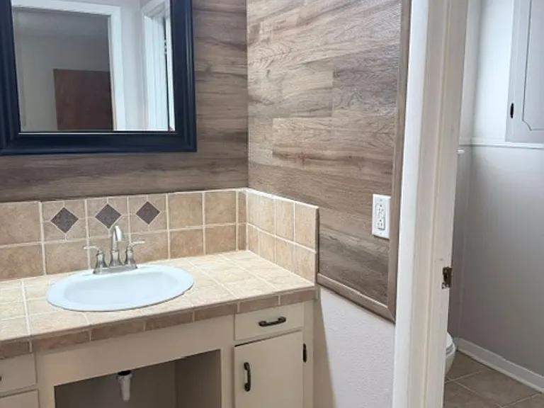 2728 Encino Ave — Photo 2