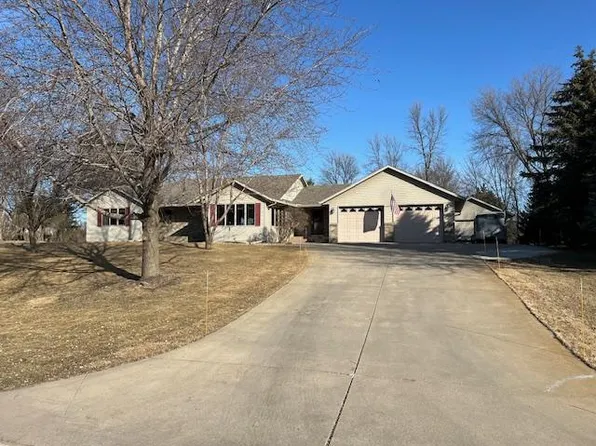 1102 Pleasure Dr W, Litchfield, MN 55355