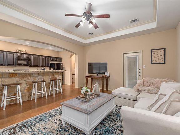 2nd image of 411 Hayes Ln