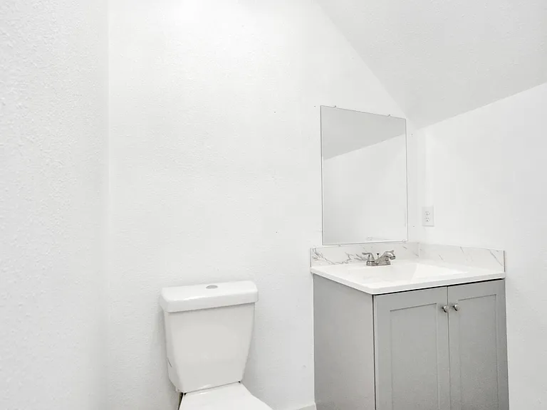 1501 Maiden Ln — Photo 16