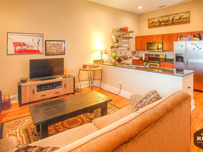 936 Broad St #208 — Photo 2