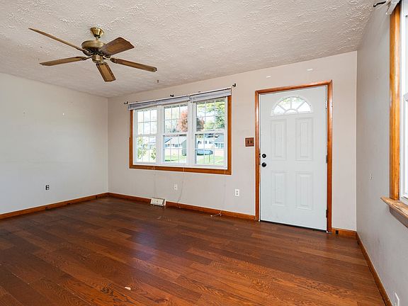 2nd image of 312 Link Rd