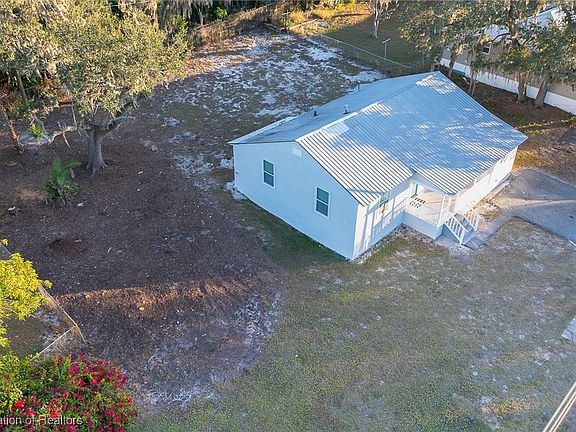 2nd image of 1300 Lakeview Dr
