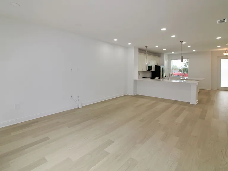 17978 Broadleaf Loop — Photo 8