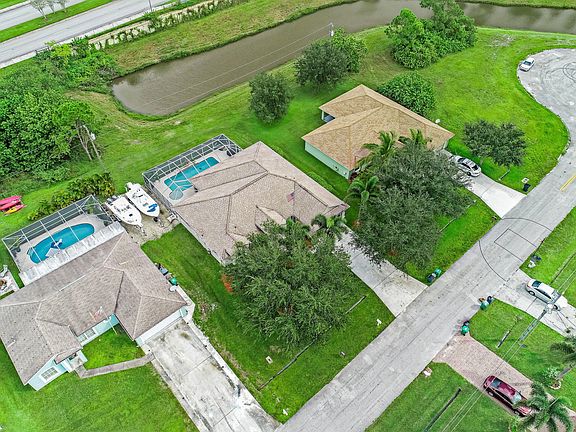 5th image of 598 SW Bradshaw Cir