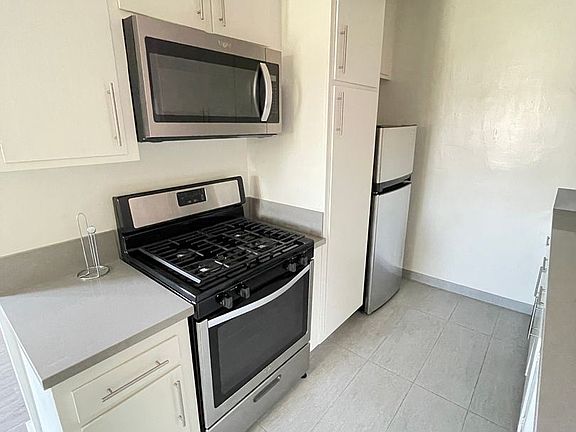 3rd image of 1757 S Longwood Ave APT 4