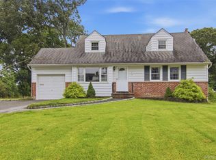 15 Apple Lane, Commack, NY 11725