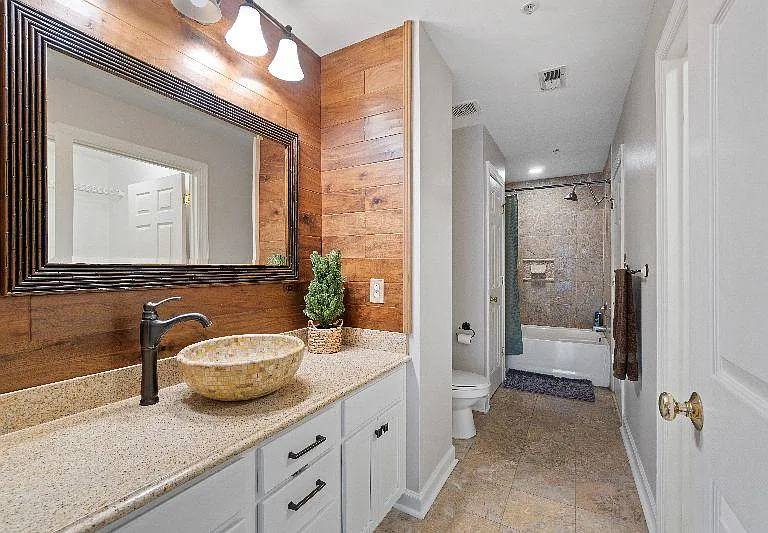 718 Trade St #301 — Photo 12