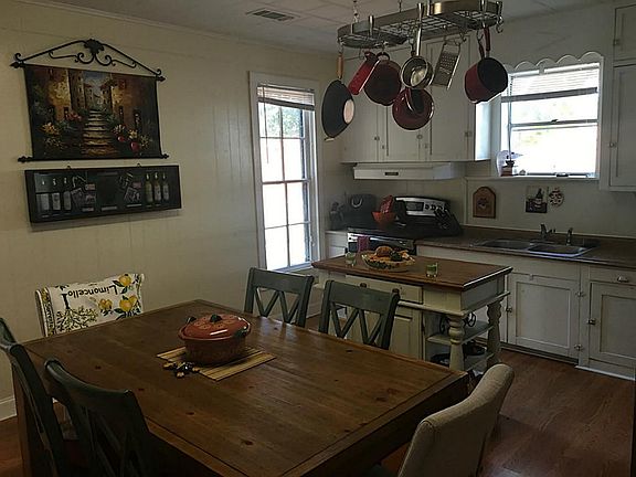5th image of 103 W Anderson St
