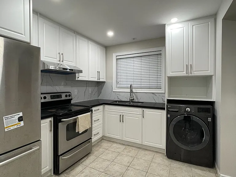 83 Painswick Cres — Photo 3