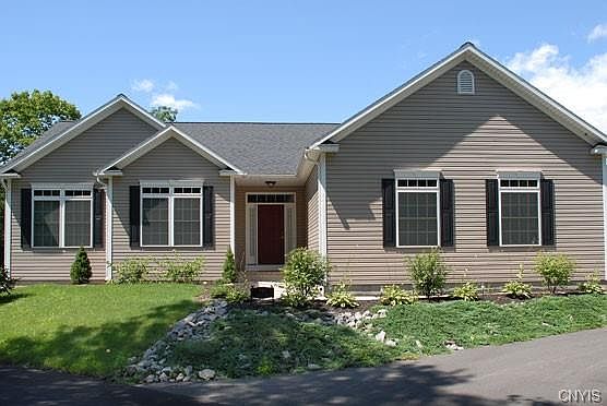 4th image of 11 S Meadow Dr