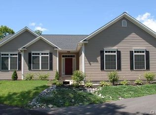28 S Meadow Dr, Cazenovia, NY 13035