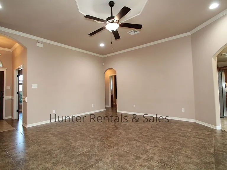 2522 Boxwood Dr — Photo 9
