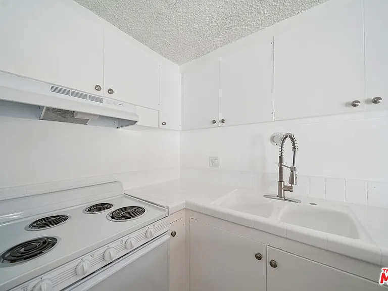 7545 Hampton Ave #108 — Photo 6
