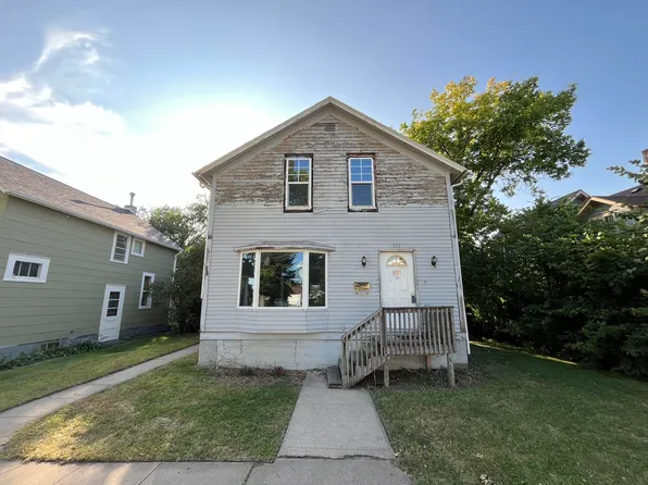 309 N 1st St, Aberdeen City, SD 57401