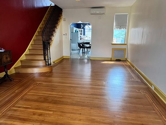 2nd image of 926 Snyder Ave