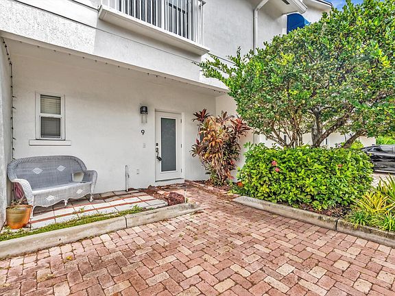 4th image of 835 NE 19th Avenue #9