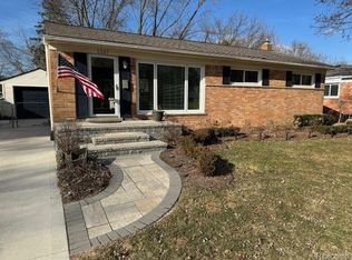 1247 Maple Dr, Rochester, MI 48307