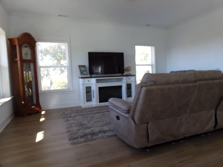 1919 Waterway St SW — Photo 5