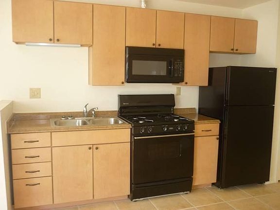 5th image of 219 Columbia Dr SE #B