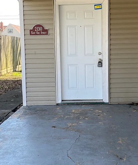 2130 E Oak St — Photo 2