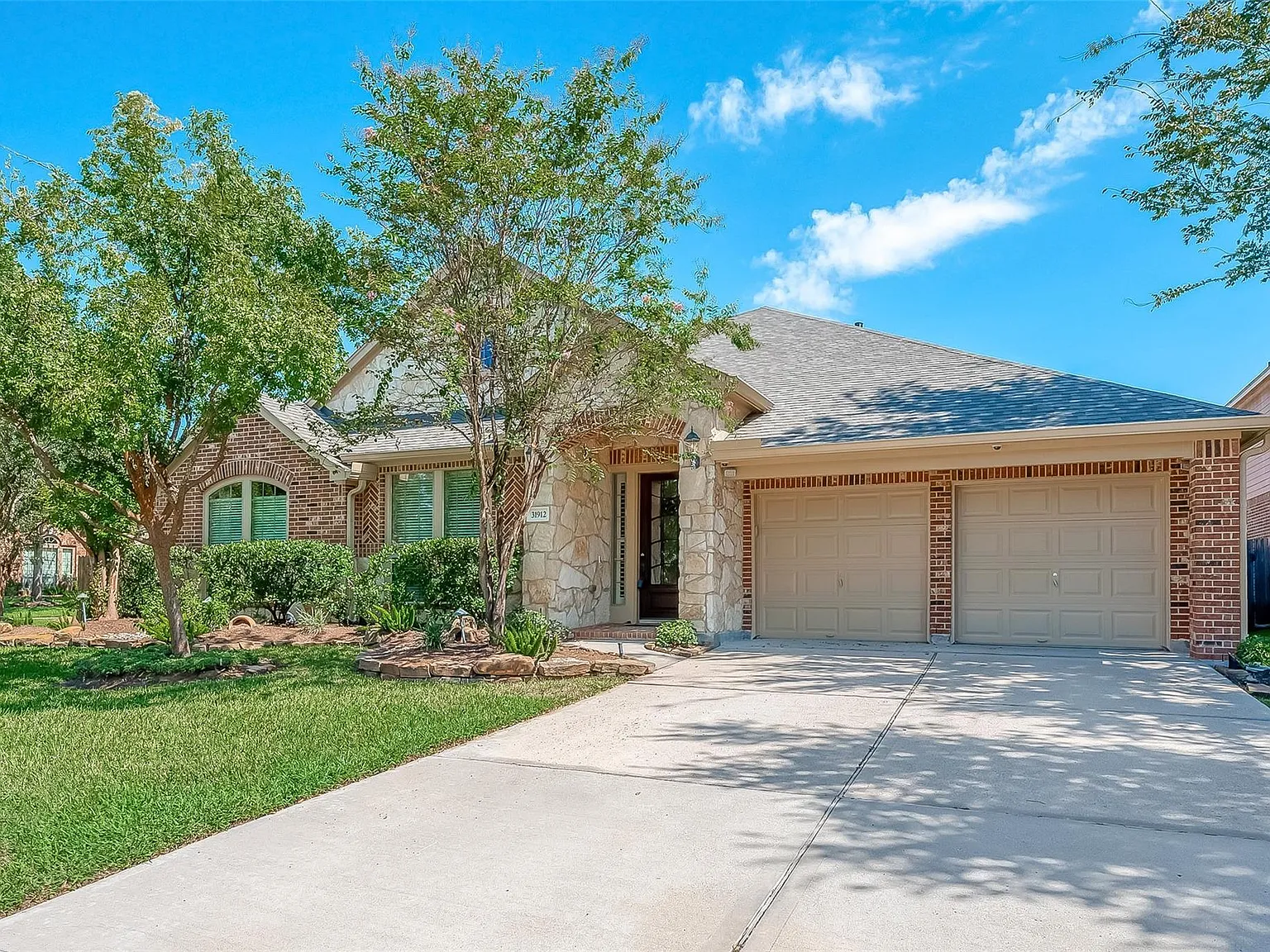 4 bed, 3.0 bath, 3407 sqft, $2,900 — Photo 2