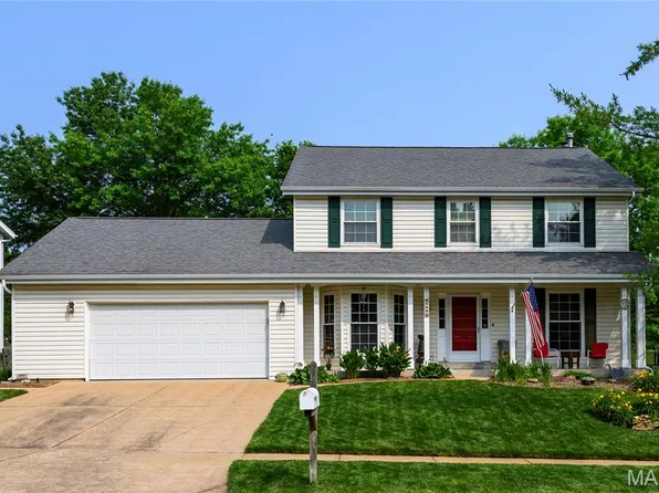 888 Oakmoor Dr, Fenton, MO 63026