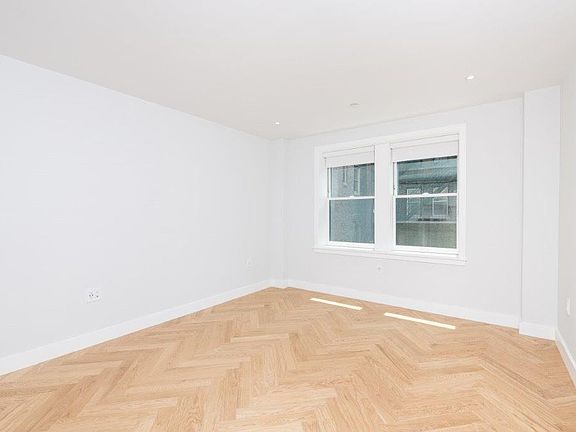 2nd image of 12 Commonwealth Ave