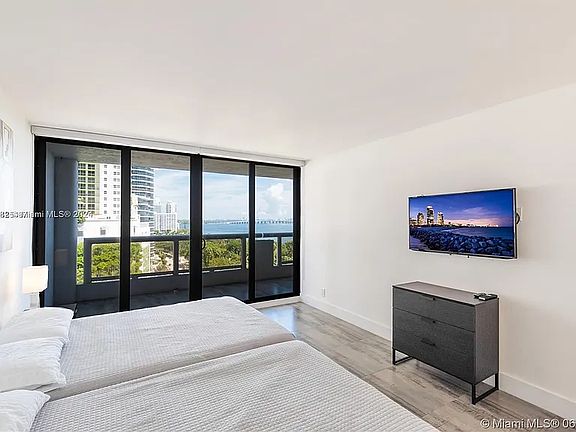 2nd image of 1717 N Bayshore Dr APT 1250