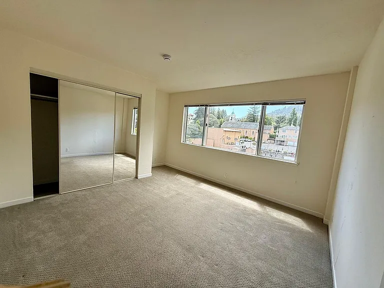 30 Locust Ave #1-8 — Photo 11