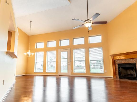 5th image of 586 Streamwater Dr