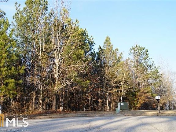4th image of 139 King Richard Dr