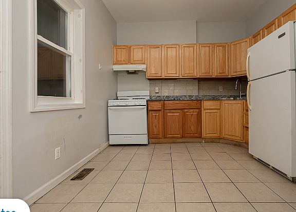 2nd image of 133 Pennsylvania Ave #4