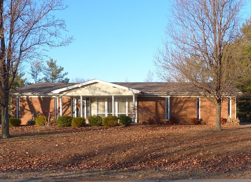 1st image of 504 Canary Ln