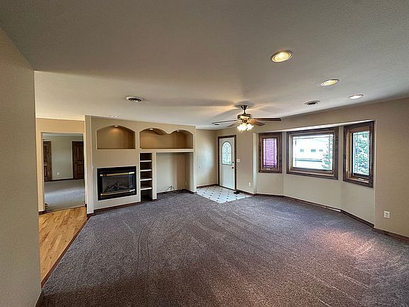 5th image of 968 W Halbert St